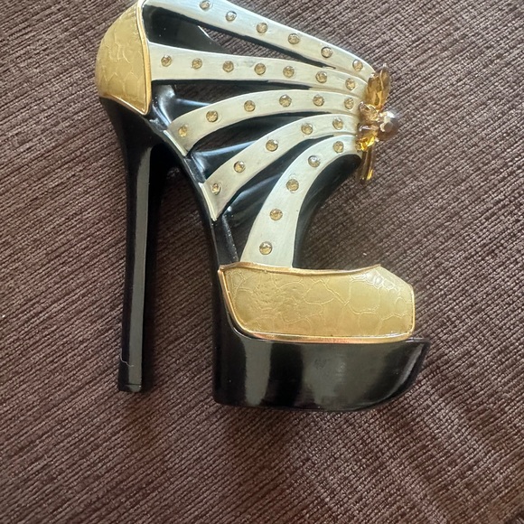 Shoe Trinket 👠 - Picture 3 of 4
